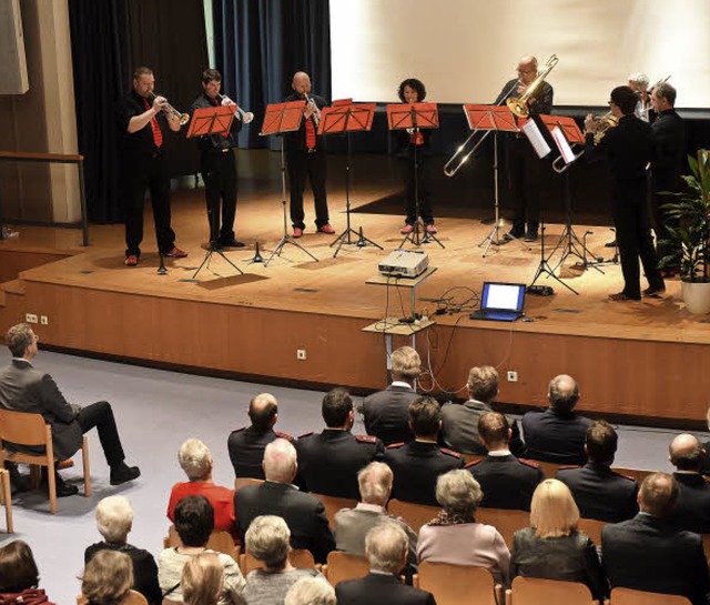 Fr den festlichen Rahmen des Tiengene...erem die &#8222;Tiengen Brass&#8220;.   | Foto: Rita Eggstein