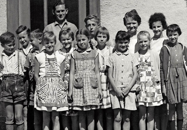 Die Schler samt Lehrer der Zwergschule  Rudenberg in den  1960er Jahren.   | Foto: Brichta