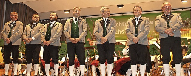 Sieben verdiente Mitglieder der Tracht...ger uns Thomas Vogelbacher (von links)  | Foto: Karin Stckl-Steinebrunner