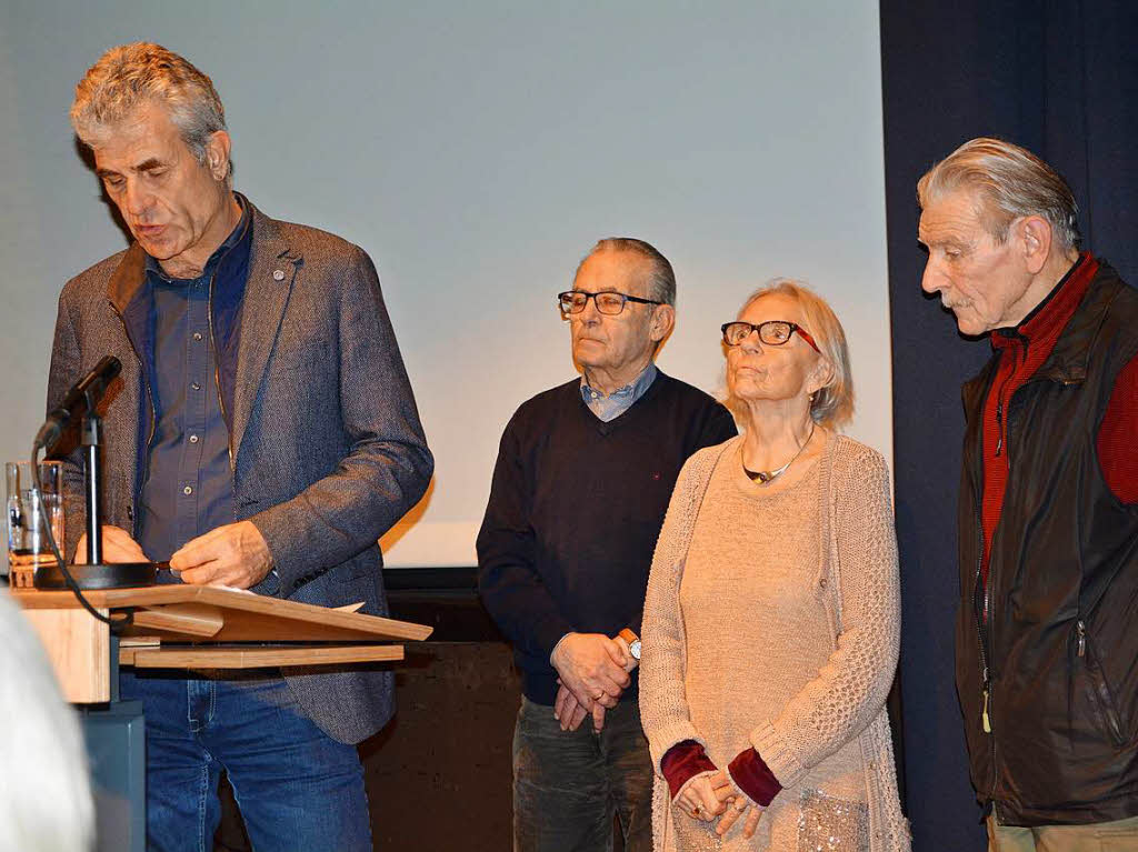 Helmut Ressel mit Wolfgang Seelig (rechts) und Mitstreiter vom Kontaktclub „Zusammenhalt“