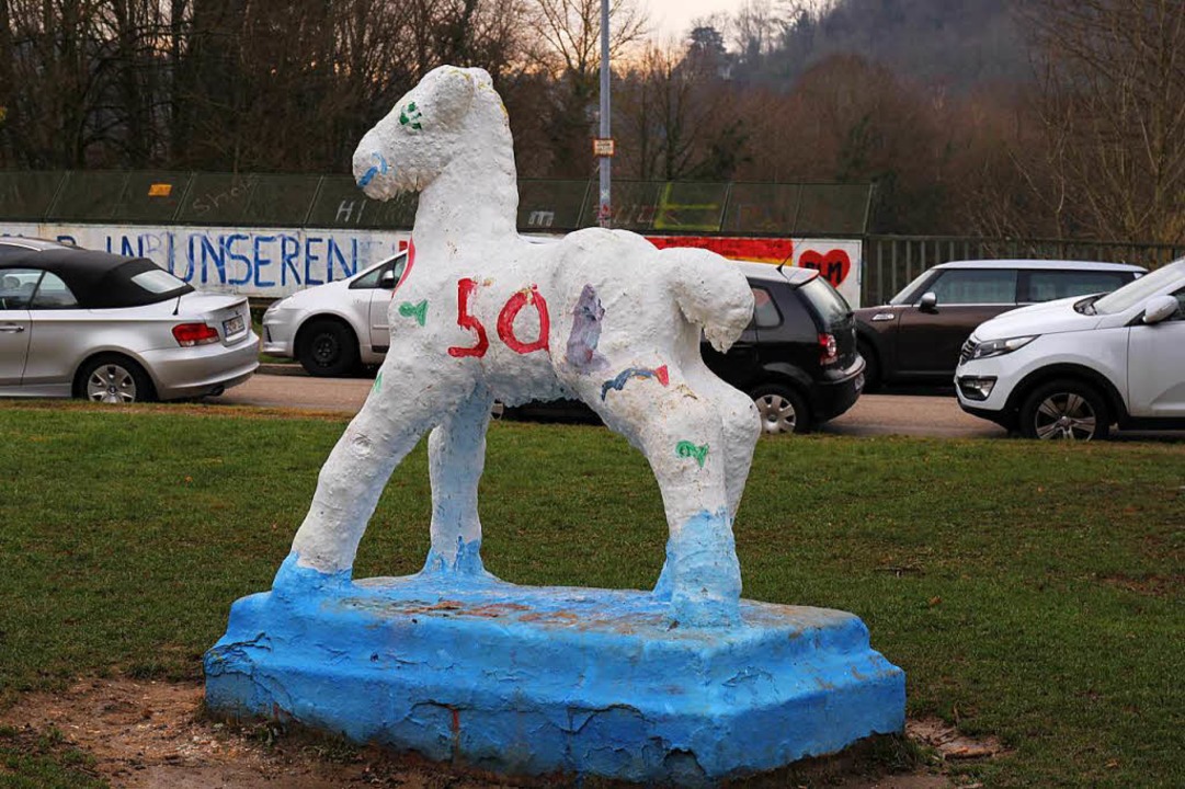 Ob das Pferd zum fnfzigsten Geburtstag gratulieren soll?  | Foto: Enya Steinbrecher