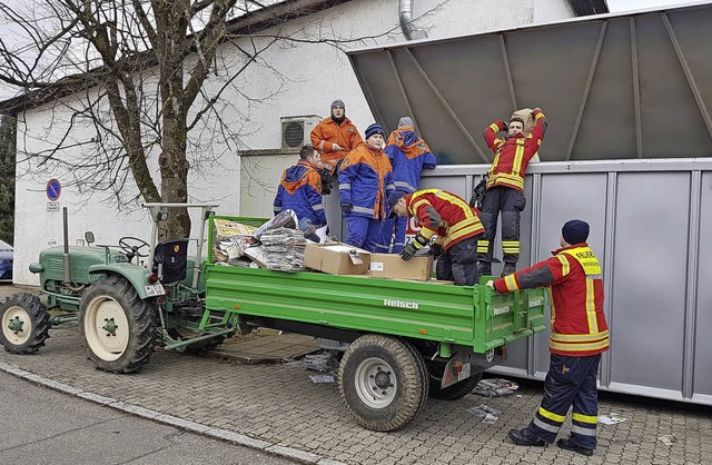 Altpapiersammlung der Jugendfeuerwehr in Rheinfelden   | Foto: Freiwillige Feuerwehr/Horatio Gollin