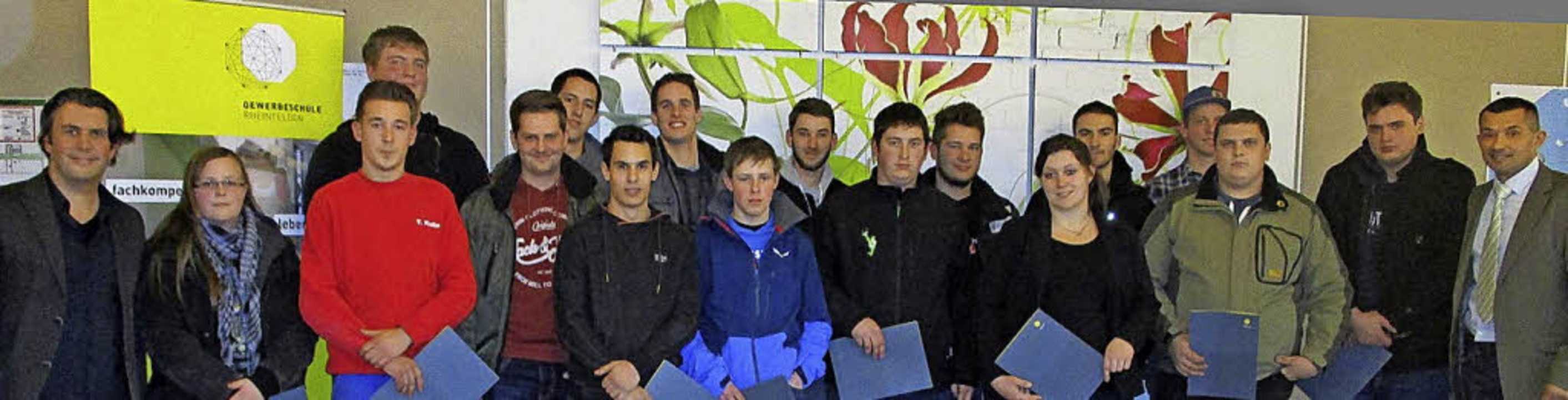 <BZ-FotoAnlauf>GS RHeinFelden: </BZ-Fo...Klassenlehrer Bernd Schneider (links)   | Foto: Schule