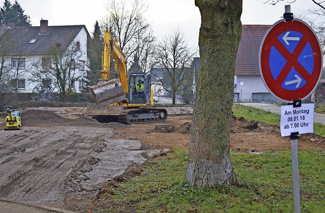 Die Bauarbeiten laufen: Auf der Ostsei... sollen 22 neue Parkpltze entstehen.   | Foto: Lena Marie Jrger