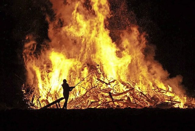 Fasnachtsfeuer erleuchten teils seit J...der Brauch zur Gefahr fr Waldbrnde.   | Foto: Symbolfoto: Zerbst