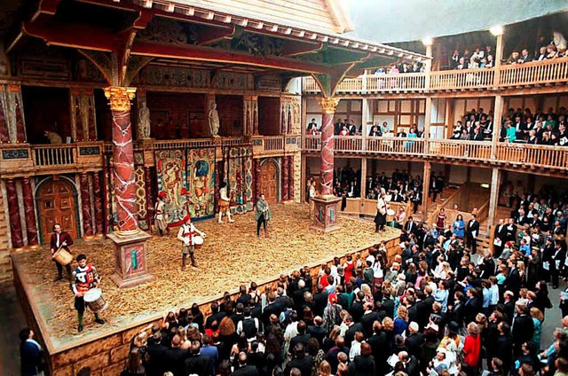 Das Londoner Globe Theatre, die 1997 k...Shakespeare-Spielsttte an der Themse   | Foto: dpa