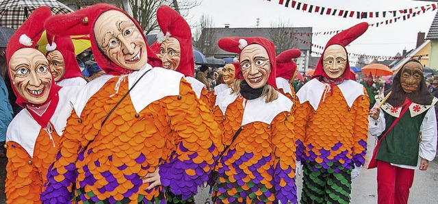 Farbenfroh und keck: Die Narrengemeinschaft Hoorig aus Ettenheim.   | Foto: Olaf Michel, Eva Korinth