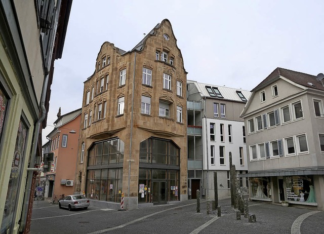 Drei  Stolpersteine fr die von den Na... kommen vor das Haus Kaiserstrae 27.   | Foto: CHRistoph Breithaupt