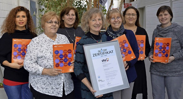 Zarife Yolcu (von links), Lisa Gerwig,... sind stolz auf die Rezertifizierung.   | Foto: Horatio Gollin