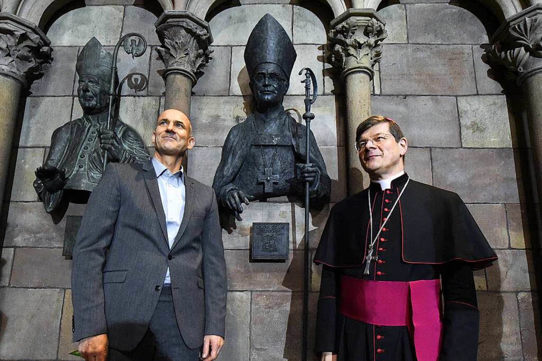 Im Münster hängt jetzt eine Bronzebüste für Erzbischof Oskar Saier