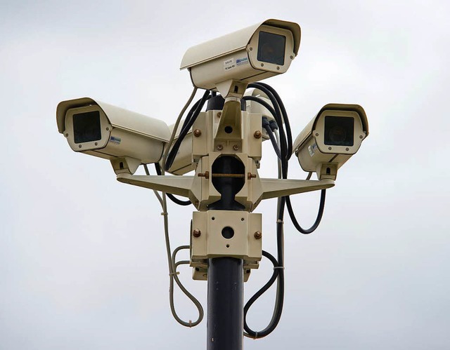 Videoberwachung greift in die Persnl...und ist dehalb nicht berall erlaubt.  | Foto: dpa