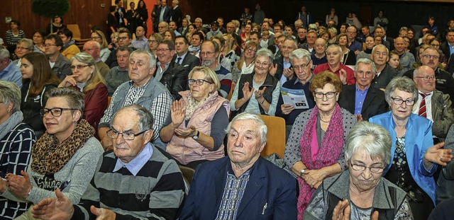 Der Neujahrsempfang der Gemeinde lockte viele Ruster in die Rheingieenhalle.   | Foto: SAndra Decoux-KOne