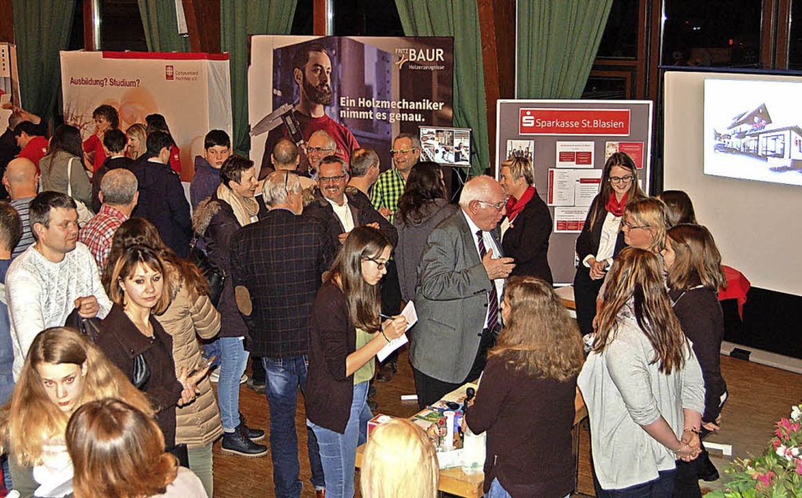 Gut gefllt war beim Berufsinfoabend d...n, Eltern und Vertretern der Betriebe.  | Foto: Claudia Renk
