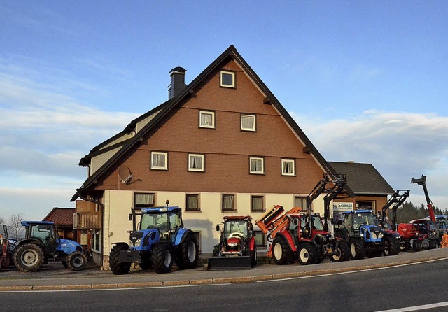 Die Firma  Schuler am Thurner bentigt fr Traktoren und Maschinen mehr Platz.   | Foto: Alexandra  Wehrle