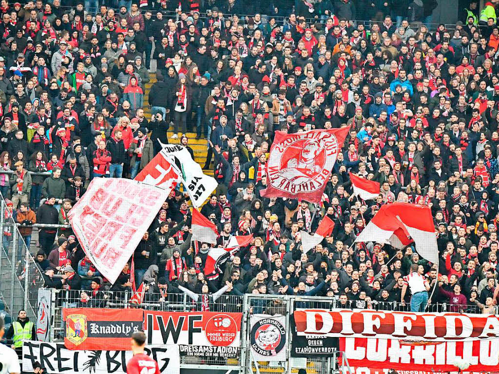 Zahlreich sind die SC-Fans in Frankfurt erschienen um ihre Mannschaft zu untersttzen.