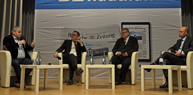 Die BZ hautnah Podiumsdiskussion mit d...er an der Urne die Wahl entscheiden.    | Foto:  Jutta Schtz