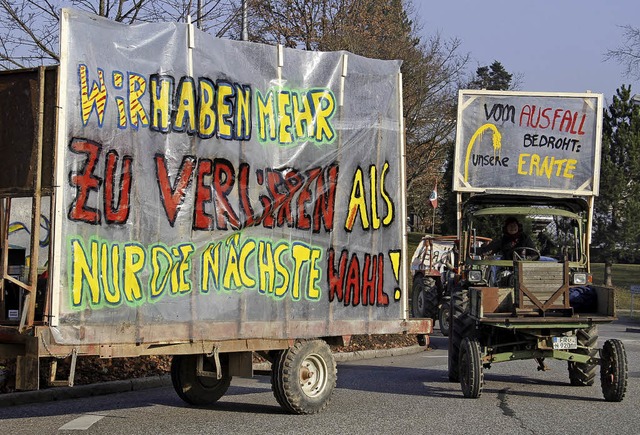 Mit bunt gemalten Transparenten starte...Brgerhaus zur Fahrt nach Heitersheim.  | Foto: Huber