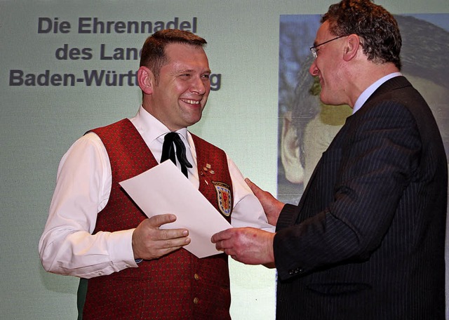 Markus Kleiser (links) nahm von Brger... Landes Baden-Wrttemberg in Empfang.   | Foto: Gert Brichta