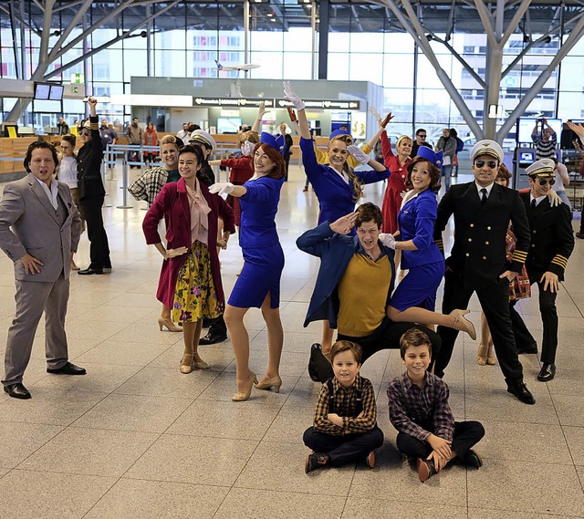 Happy Landing auf dem Flughafen in Stu...mer Auftritt in der Landeshauptstadt.   | Foto: Gloria-Theater