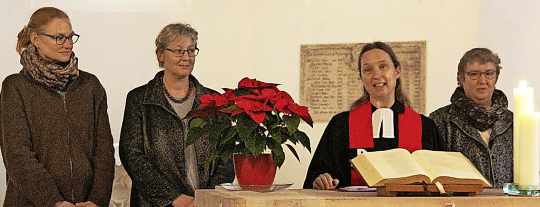 Einführung der drei neu gewählten Kirc...eishaar durch Pfarrerin Irene Haßler.   | Foto: David