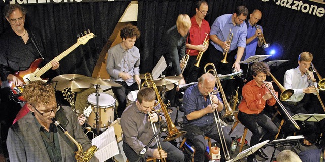 Das Big Sound Orchestra mit dem Gastso...Matthias Tschopp (links) im Jazztone.   | Foto: Archivfoto: Thomas Loisl Mink