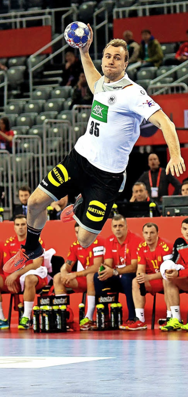 Gegen Montenegro absolut auf der Hhe: DHB-Handballer Julius Khn   | Foto: DPA