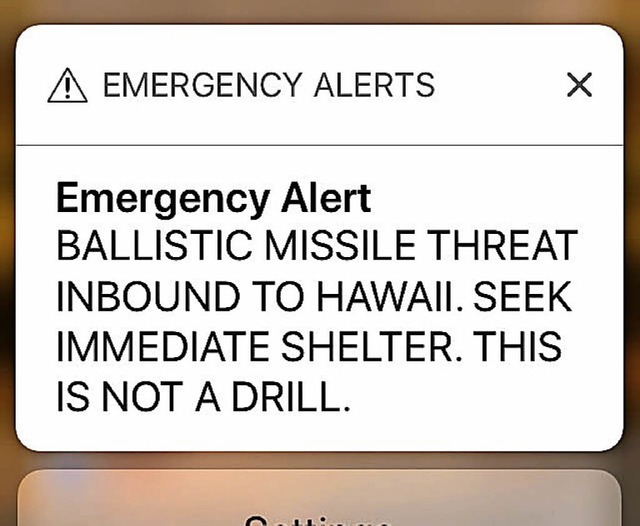 Der Screenshot von einem Smartphone ze...Katastrophenschutzbehrde von Hawaii.   | Foto: dpa