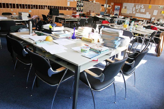 Leeres Lehrerzimmer: Die CDU will, das...en lnger an der Schule prsent sind.   | Foto: Mller