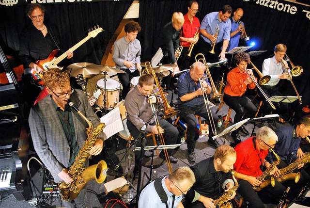 Das Big Sound Orchestra mit dem Gastso...Matthias Tschopp (links) im Jazztone.  