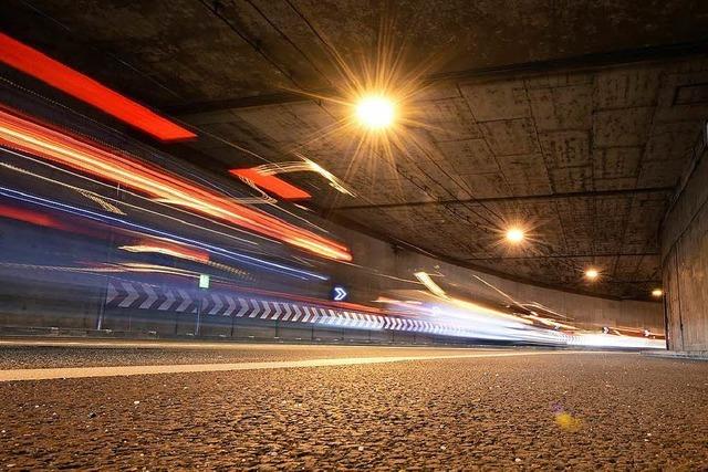 Rhren des B 31- Tunnels abwechselnd nachts zu