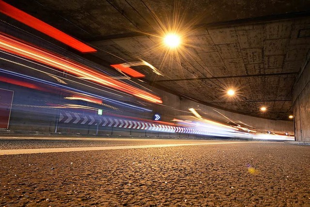 Jeweils eine Rhre des B31-Tunnel werd... und Mittwoch auf Donnerstag gesperrt.  | Foto: Thomas Kunz