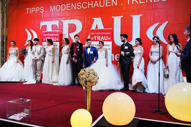 Modeschauen mit Brautkleidern und Anz... auf der Messe &#8222;Trau&#8220; aus.  | Foto: Markus Donner
