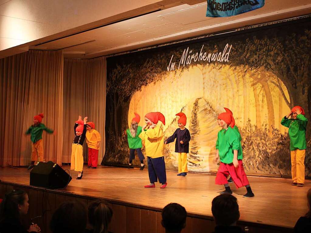 Eine tolle Stimmung herrschte beim Chappeobe der Vogtei Paradies unter dem Motto „Mrchenwald“ im katholischen Pfarrsaal.