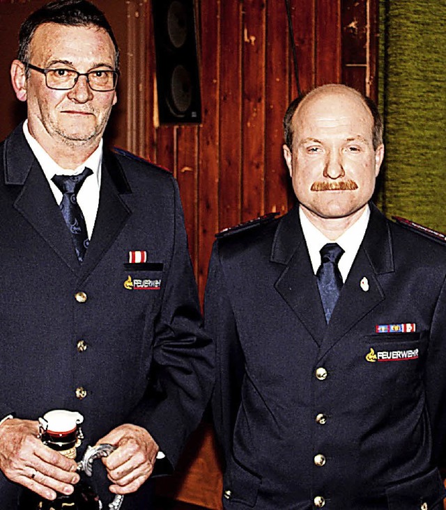 40 Jahre im Dienst ist Jrgen Wagner (...r ehrte ihn Kommandant Thomas Wagner.  | Foto: Fabry