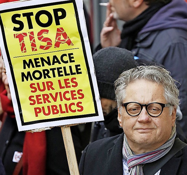 Proteste gegen das TiSA-Abkommen in Genf.   | Foto: dpa