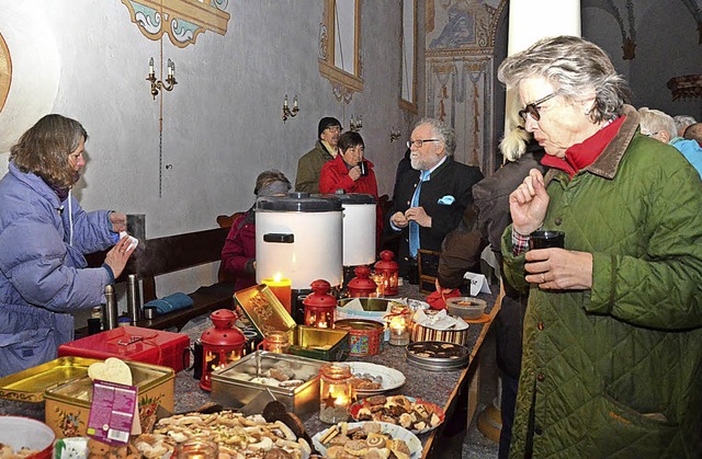 Eine groe Auswahl an Gutsle gab es in...en ehemaligen Kirche in Menzenschwand.  | Foto: Christiane Sahli