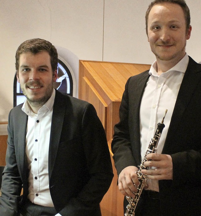 Konzertierten: Jonas Ebner (links) an der Orgel und Ulf Khner an der Oboe    | Foto: Michelle Gntert