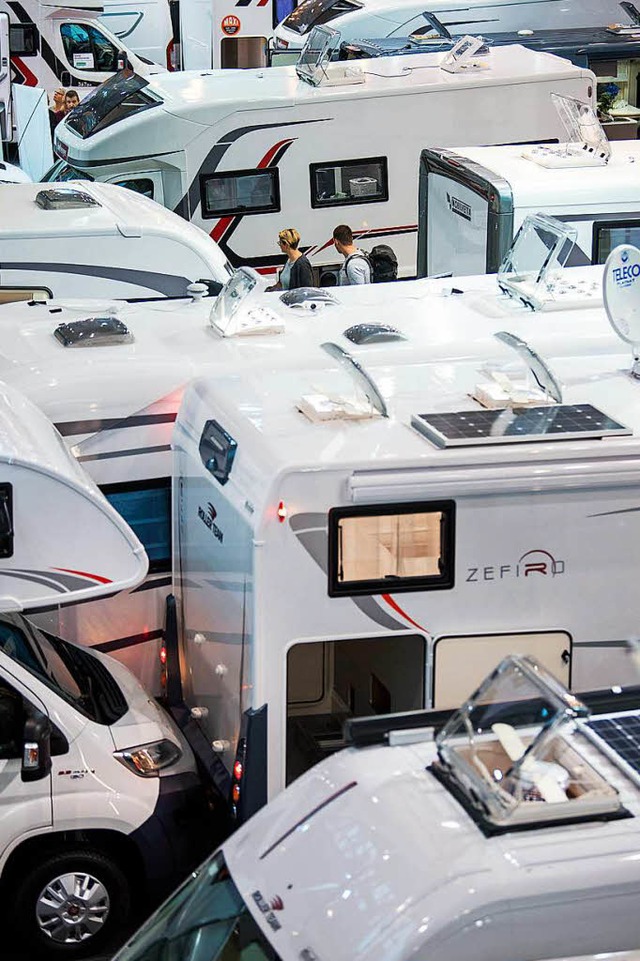 Mehr als 1000 Wohnwagen und Wohnmobile...h in den  Hallen der Reisemesse CMT.    | Foto: dpa