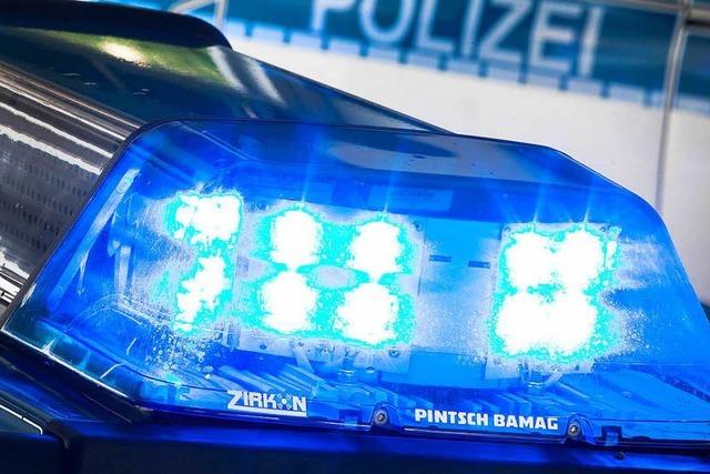 Mitbewohner rufen die Polizei wegen Randalierer