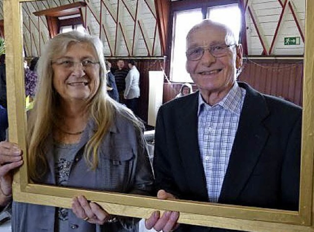 Die Autoren Inge und Helmut Roth auf einem Foto aus dem Lwen  | Foto: privat