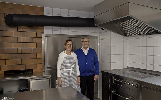 Kristina und Adolf Rdlin erwarten ab Freitag ihre Gste im Gasthof Krone.  | Foto: Volker Mnch