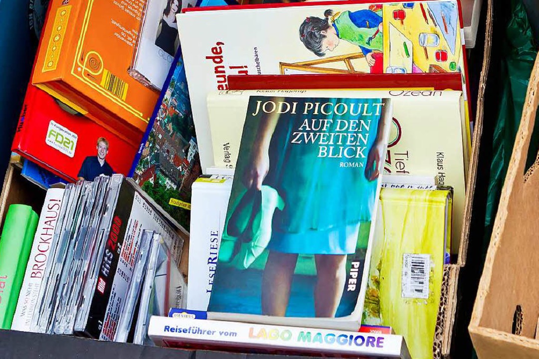 Reisefhrer, Kinderbcher, Strandlektre: In der Bcherkiste wird jeder fndig.  | Foto: Carlotta Huber