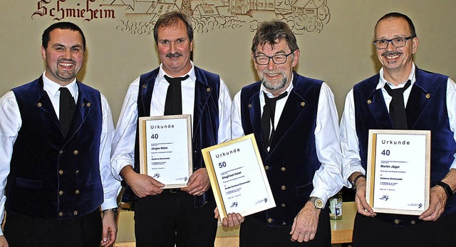 ber Jahrzehnte treue Musiker im Verei...er, Siegfried Haist und Martin Jger.   | Foto: Andrea Br