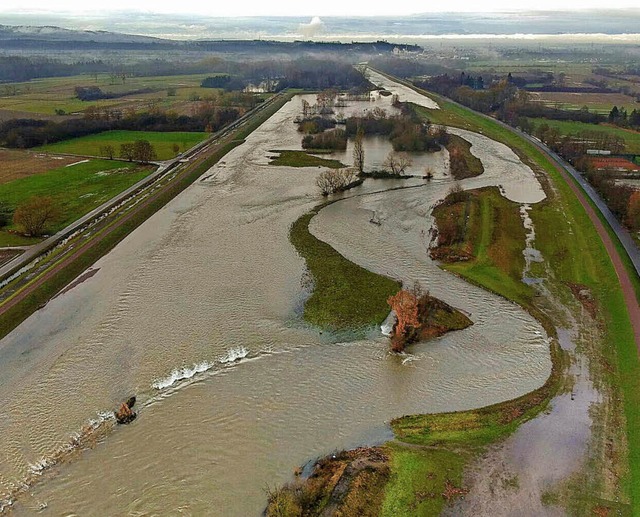 Je nach Wasserstand verndert die Elz ...ngsten Hochwasser vor wenigen Wochen.   | Foto: Dieter Ruf