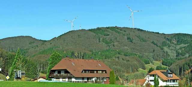 Die Windkraft Schonach hat die Planung...lick von Endenburg auf den Bergrcken.  | Foto: Fotomontage: Windkraft Schonach