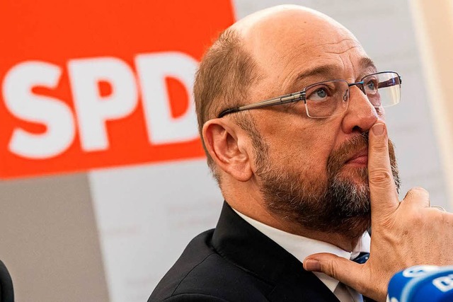 Der SPD-Vorsitzende Martin Schulz hat ...tuation manvriert und ist geschwcht.  | Foto: dpa