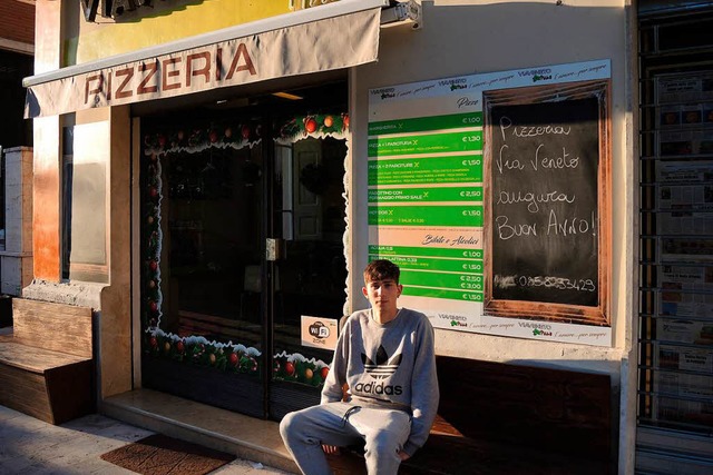Piergiovanni Di Carlo in der Pizzeria seiner Eltern inLoreto Aprutino  | Foto: dpa