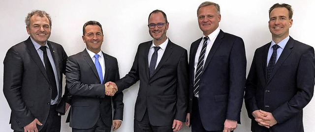 Partner fr die Zukunft (von links): M...und Marc Freihoff (Grenzebach Group).   | Foto: Conductix-Wampfler