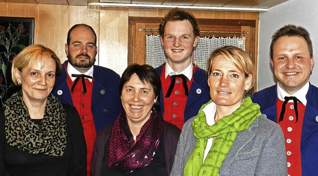 Der Vorstand der  Trachtenkapelle scha...Vorsitzender Stefan Brehm (von links).  | Foto: wiezel
