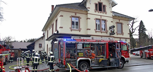 Mit 50 Krften und elf Fahrzeugen rck...mt werden musste,  hatte es gebrannt.   | Foto: Frey